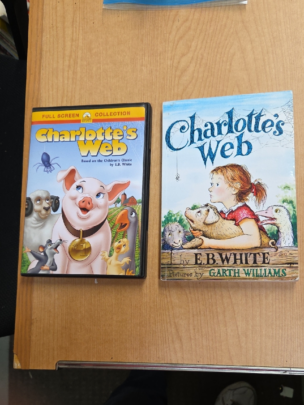Charlotte's Web dvd movie and A  paperback ( Set‎ 2)